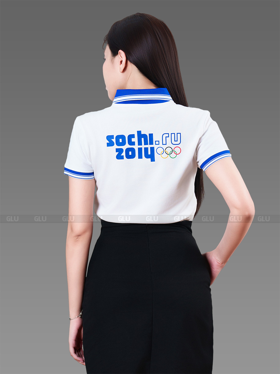 mẫu áo polo đồng phục sochi màu trắng phối xanh bích thân sau